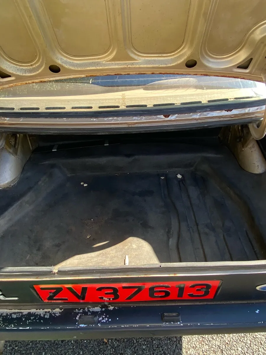 Vintage car - Image 3
