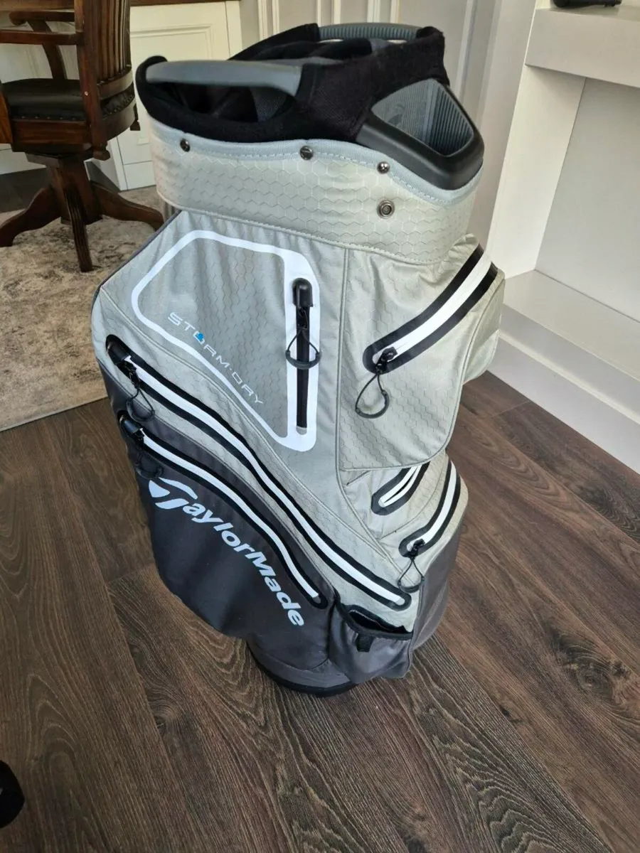 Taylormade golf cart bag waterproof - Image 1