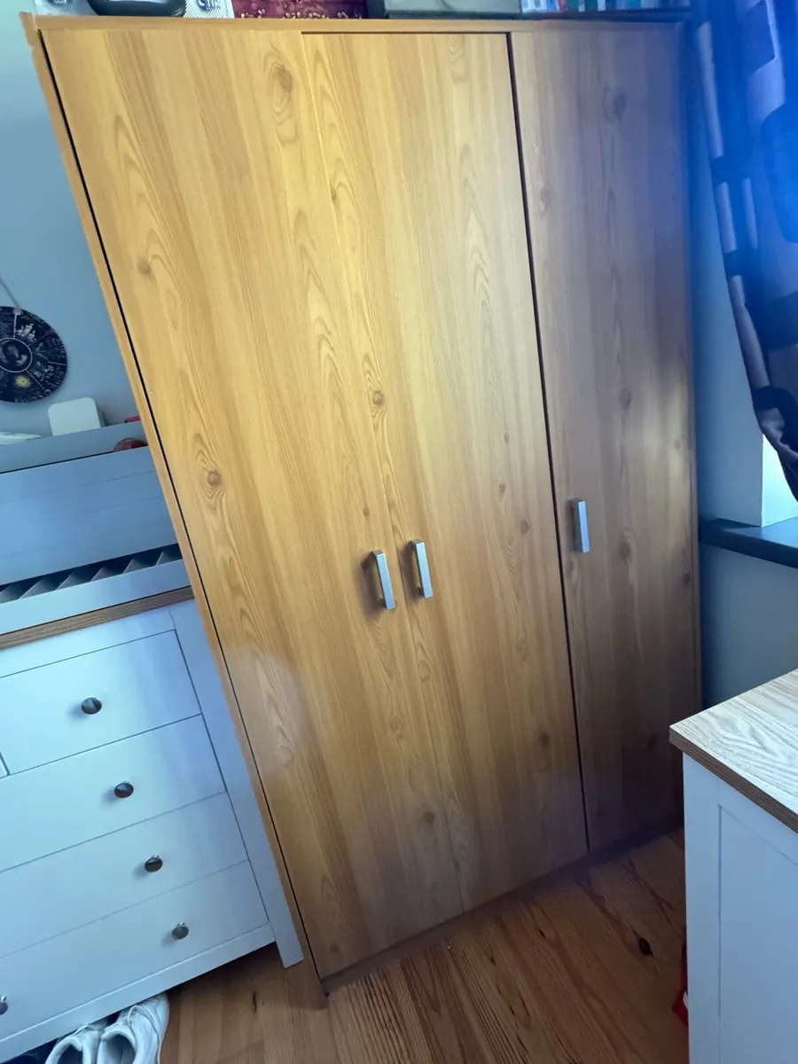 Free wardrobe - Image 1