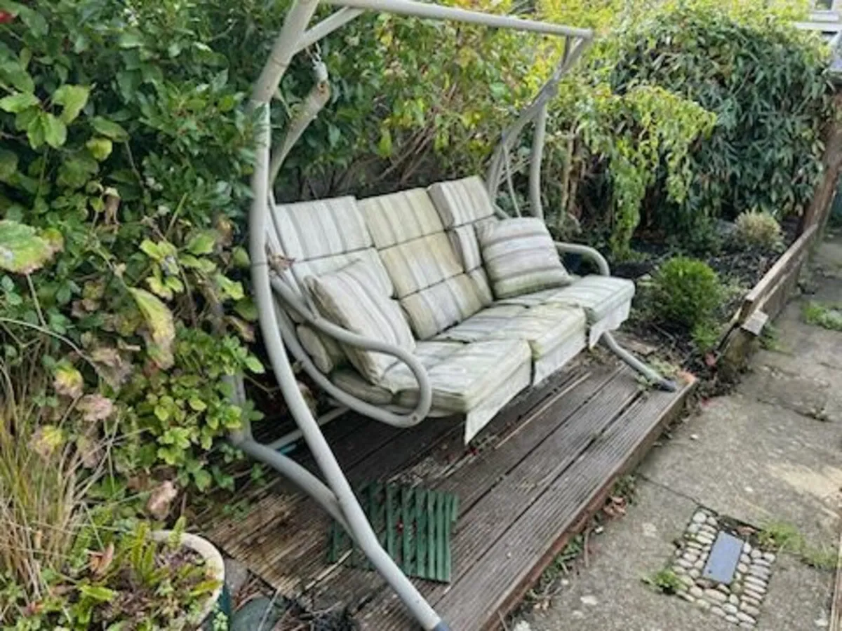 Swinging couch