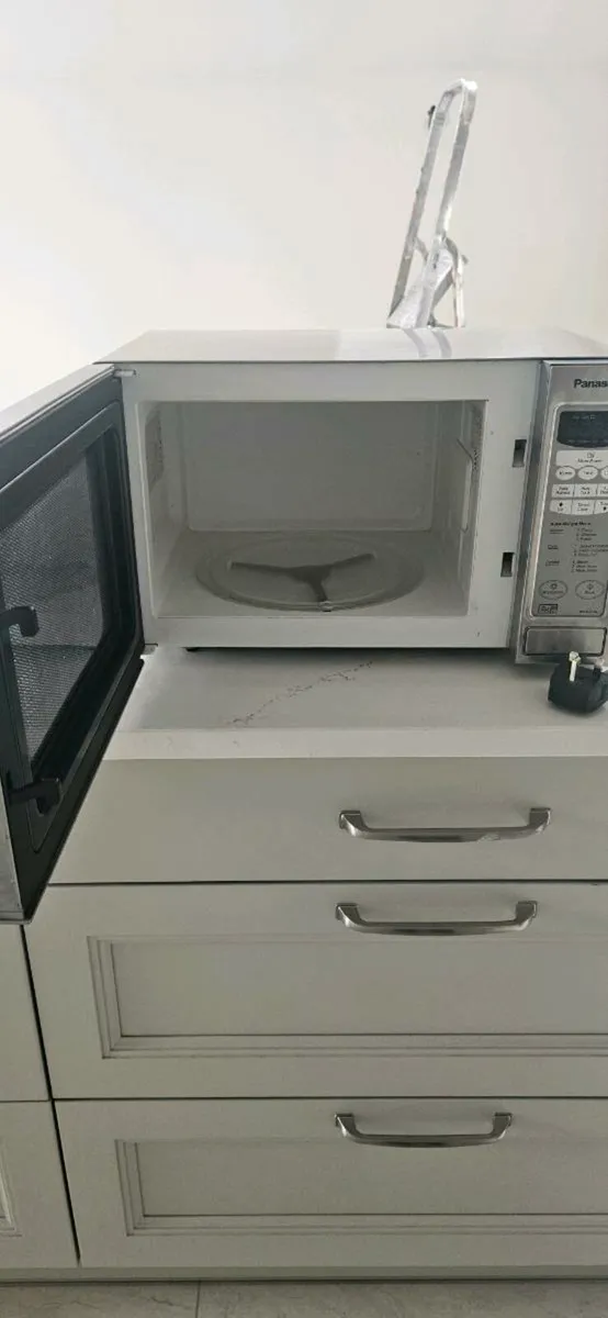 Microwave - Image 3