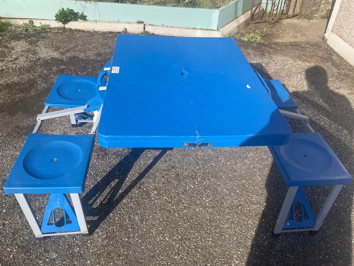 FOLDING PICNIC TABLE - Image 2
