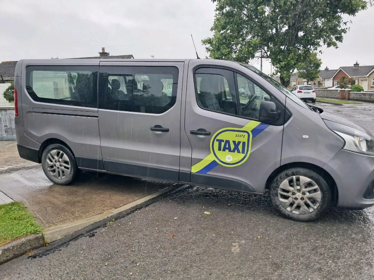 Renault trafic 9 seater - Image 4