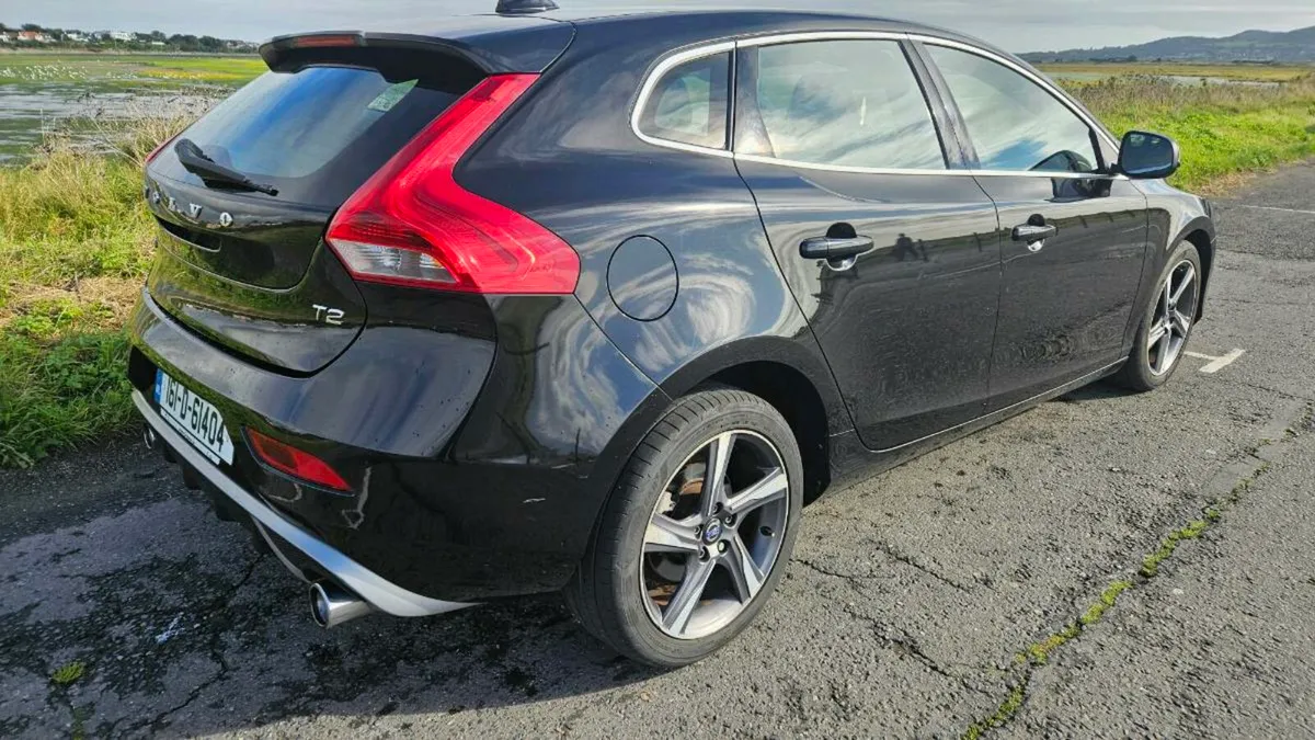 Volvo v40 T2 low mileage - Image 2