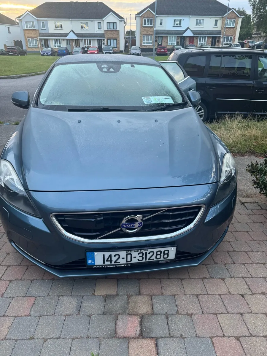 Volvo v40 T4 top of the range - Image 1
