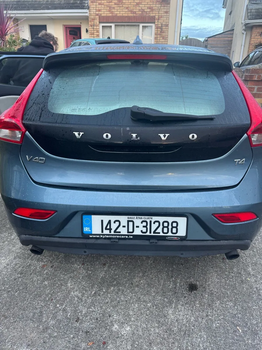 Volvo v40 T4 top of the range - Image 2