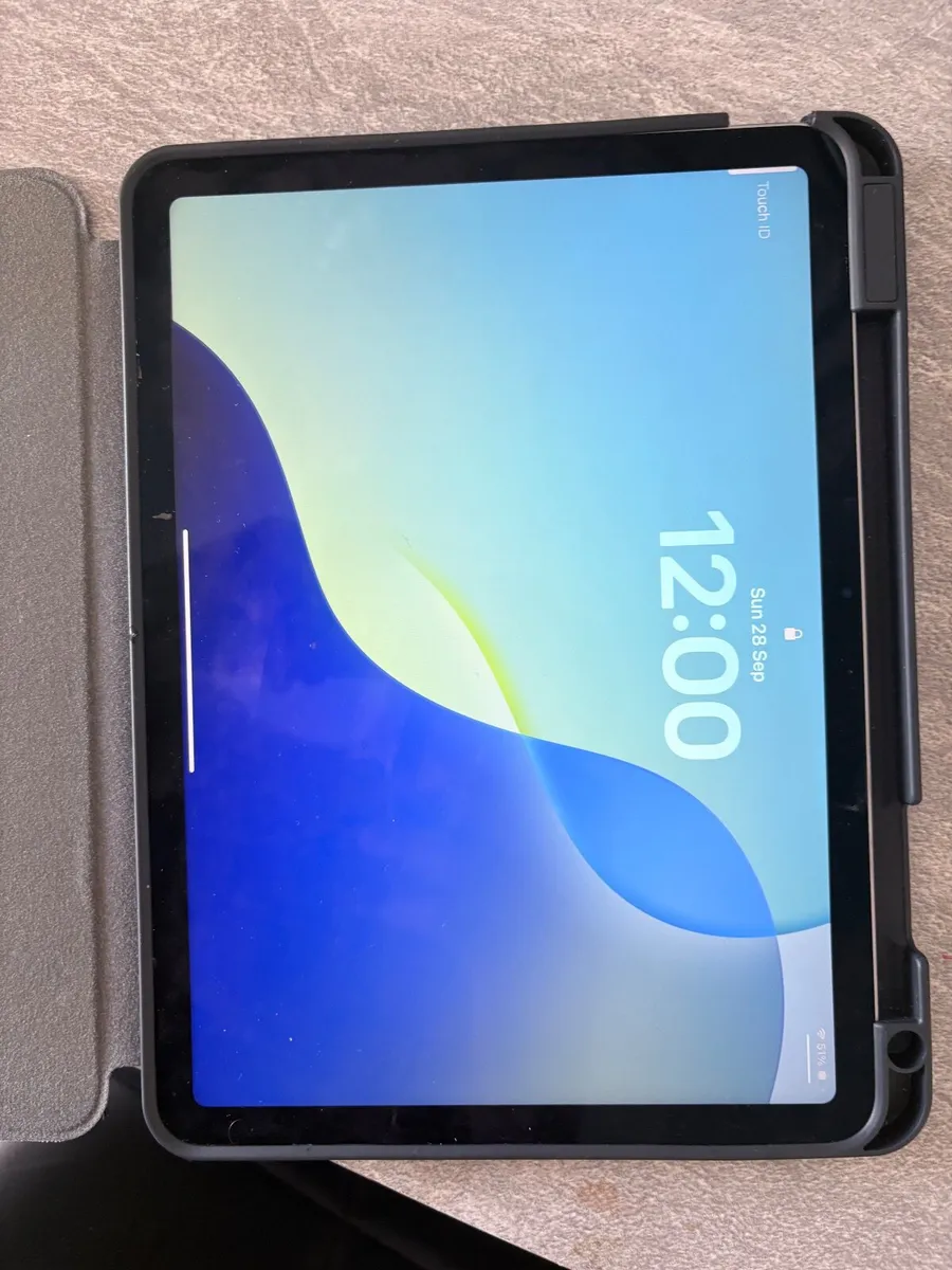 iPhone 16 plus + IPad Air M2 11 inch - Image 4