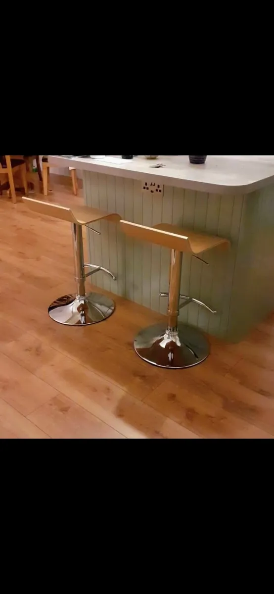 2 kitchen island stools - Image 2