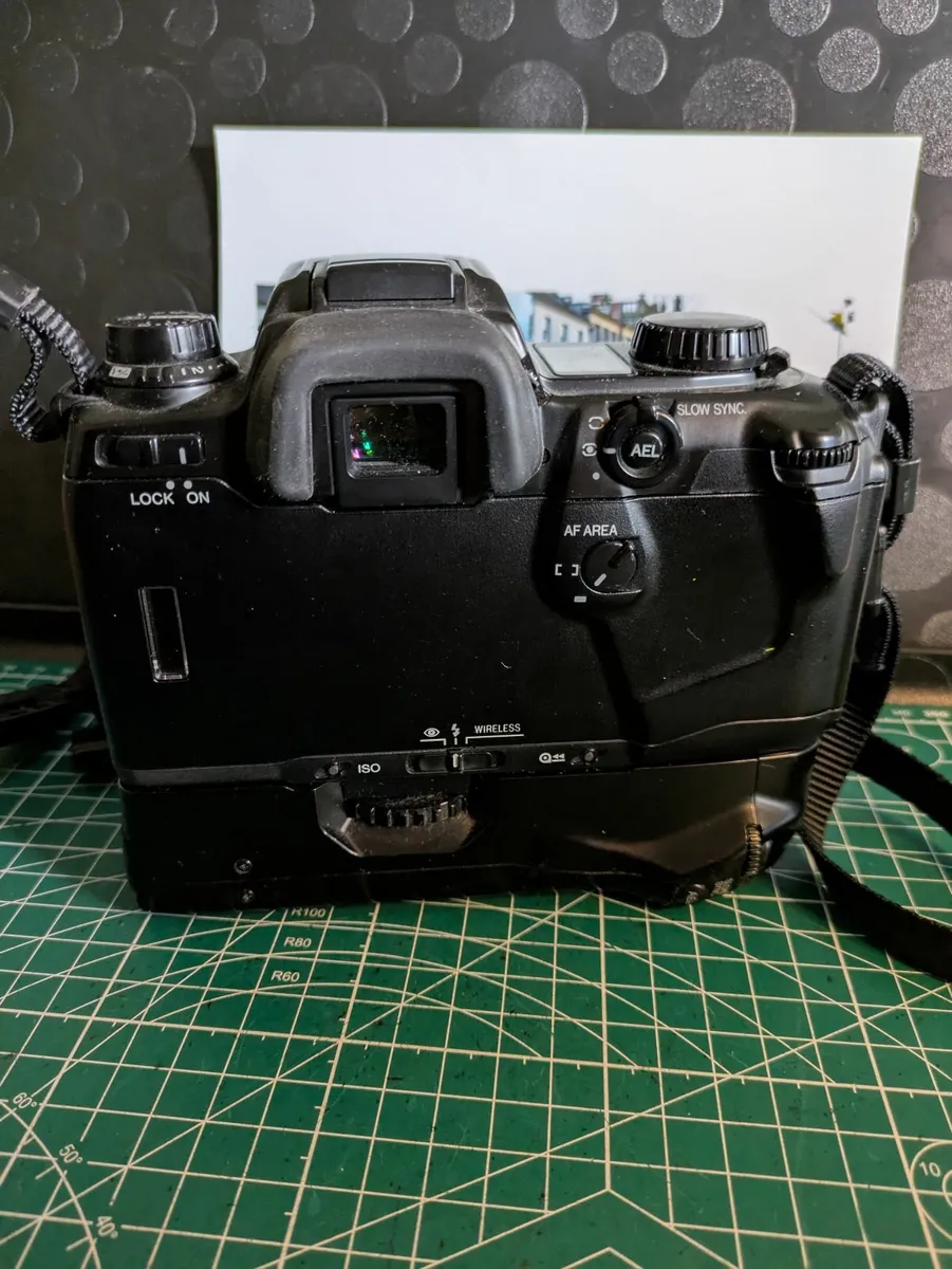 🎞️ Minolta 600si Classic + AA battery grip+ zoom - Image 3