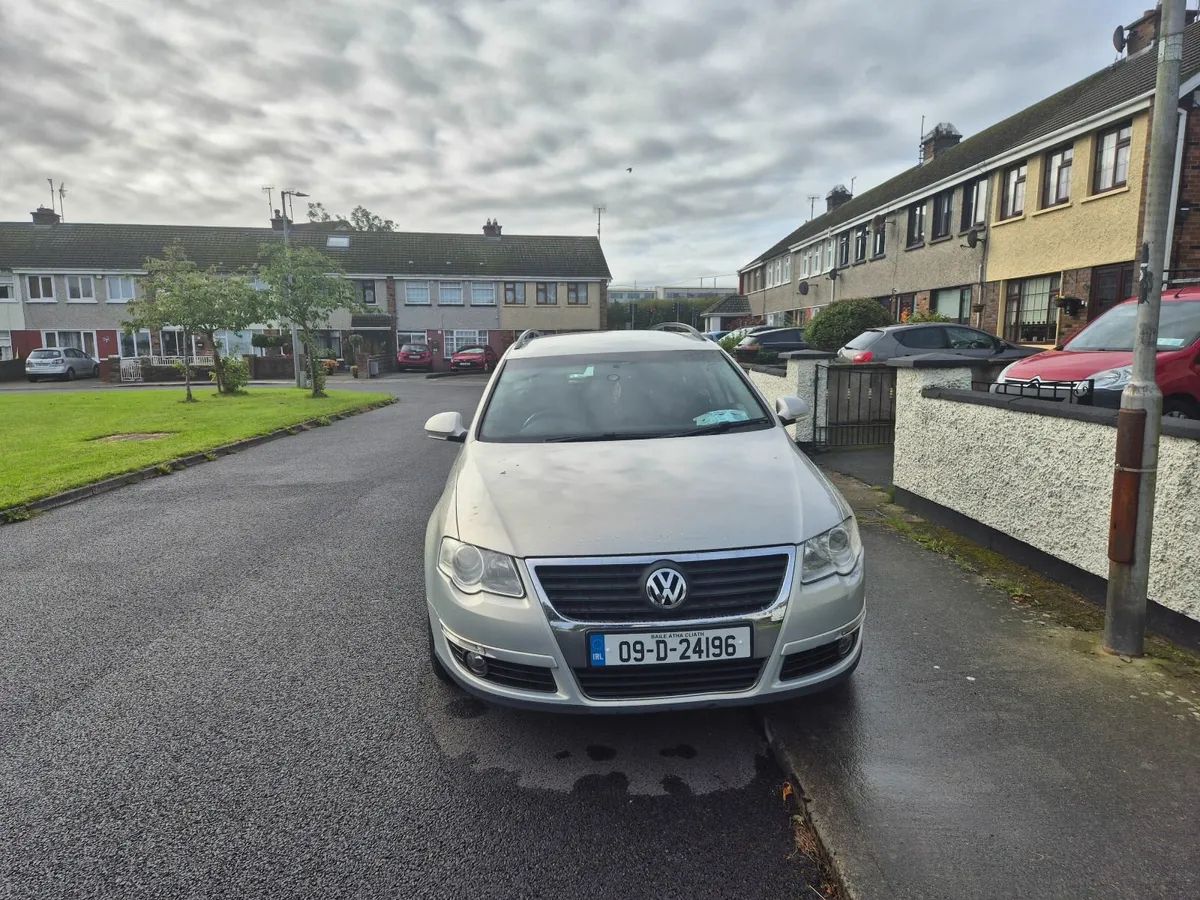 Volkswagen Passat 2009 - Image 2