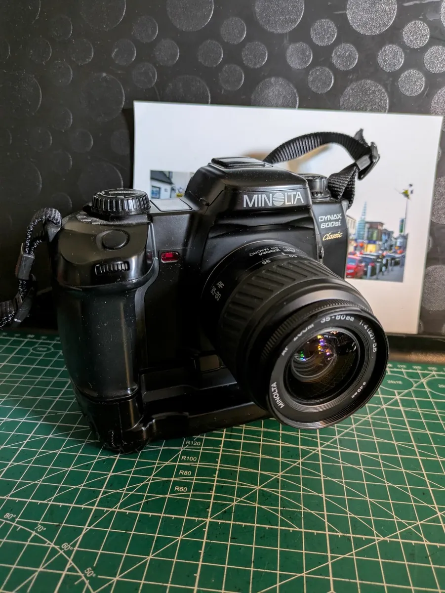 🎞️ Minolta 600si Classic + AA battery grip+ zoom - Image 1