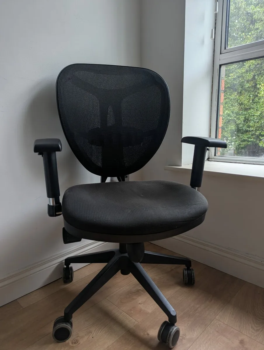 Office chair - Image 1