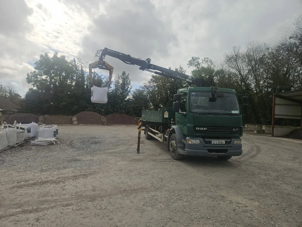 DAF LF220 18TON FLAT BED WITH CRANE - Image 4