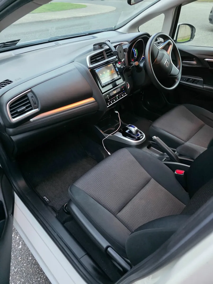 Honda Fit 2015 - Image 2
