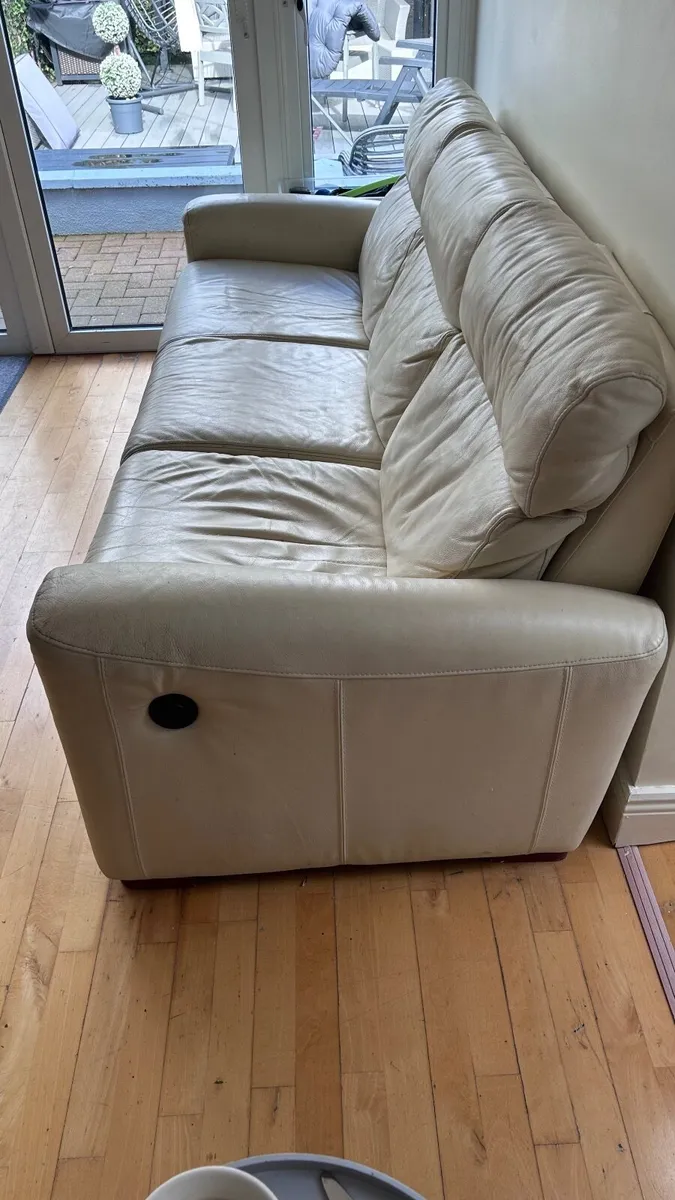 Free3 seater cream leather sofa electric recliner - Image 2