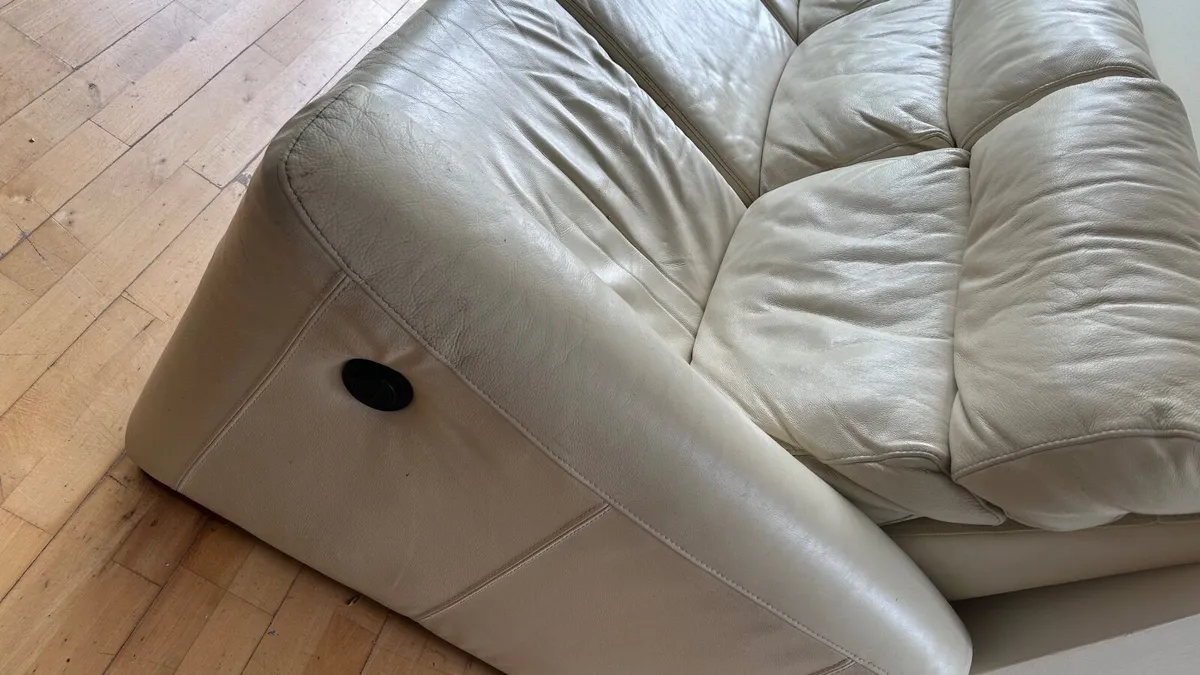 Free3 seater cream leather sofa electric recliner - Image 3