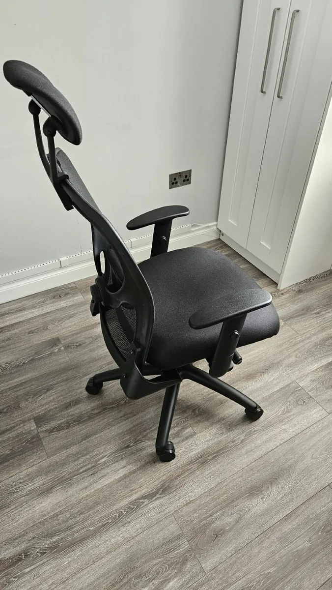 Strata High Back Heavy Duty Office Chair - Image 2