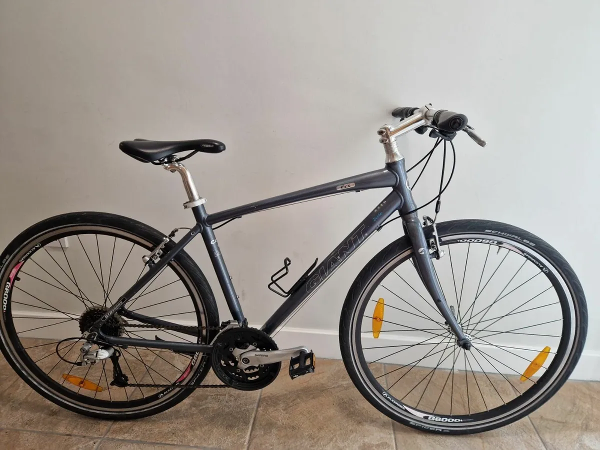 Giant CRS city/hybrid bike Medium size. - Image 1