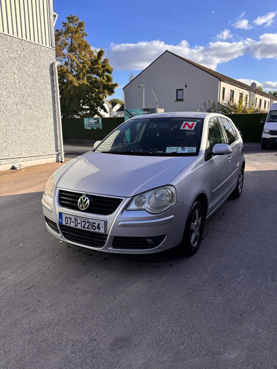 Automatic Volkswagen Polo - Image 1