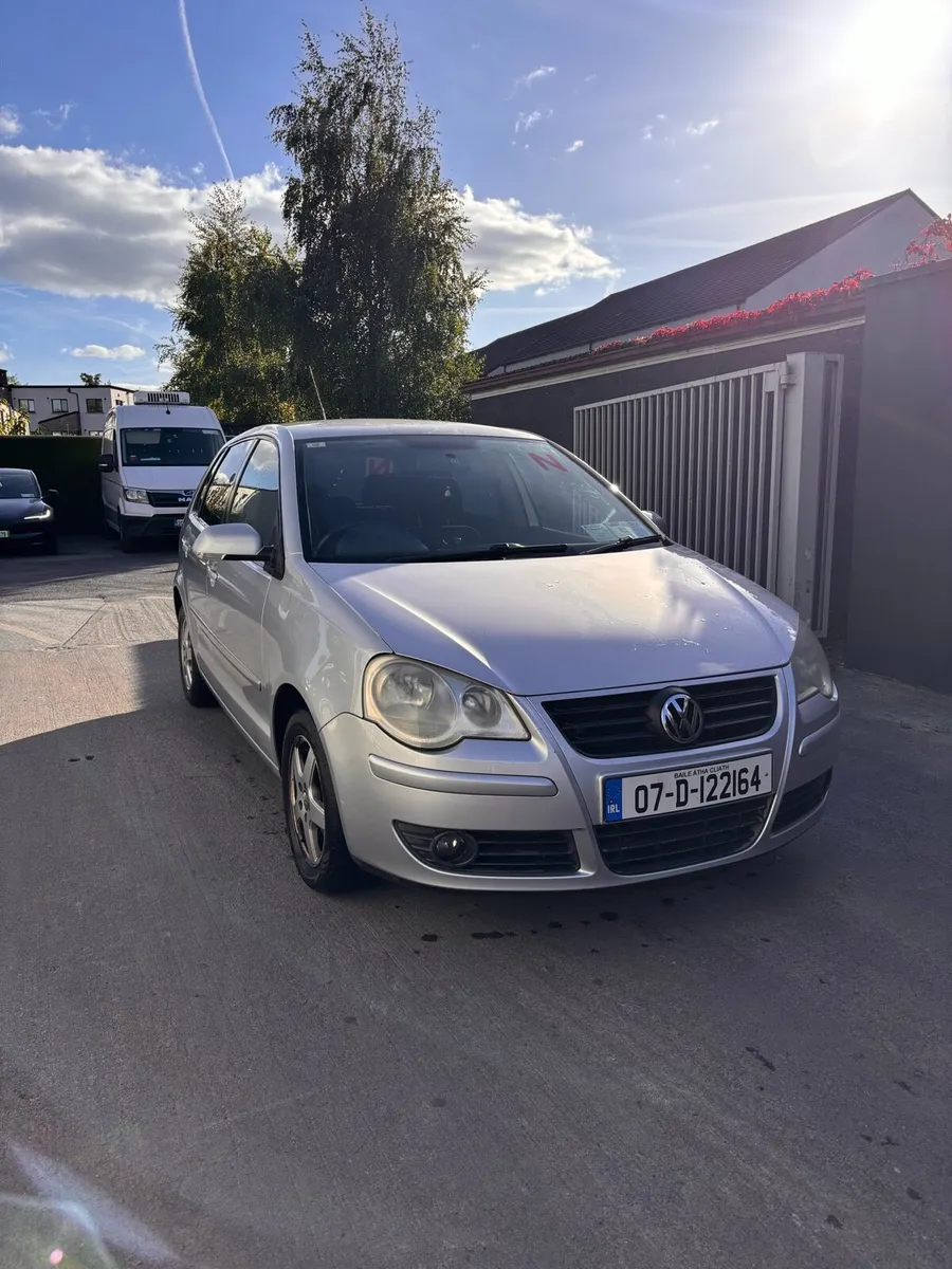 Automatic Volkswagen Polo - Image 2