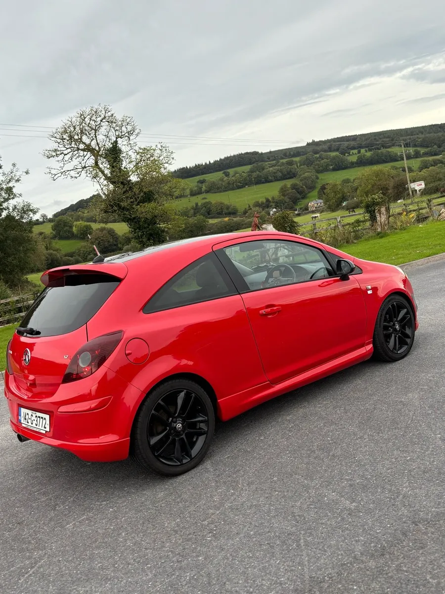 142 Corsa limited edition mint / new nct 12 months - Image 3