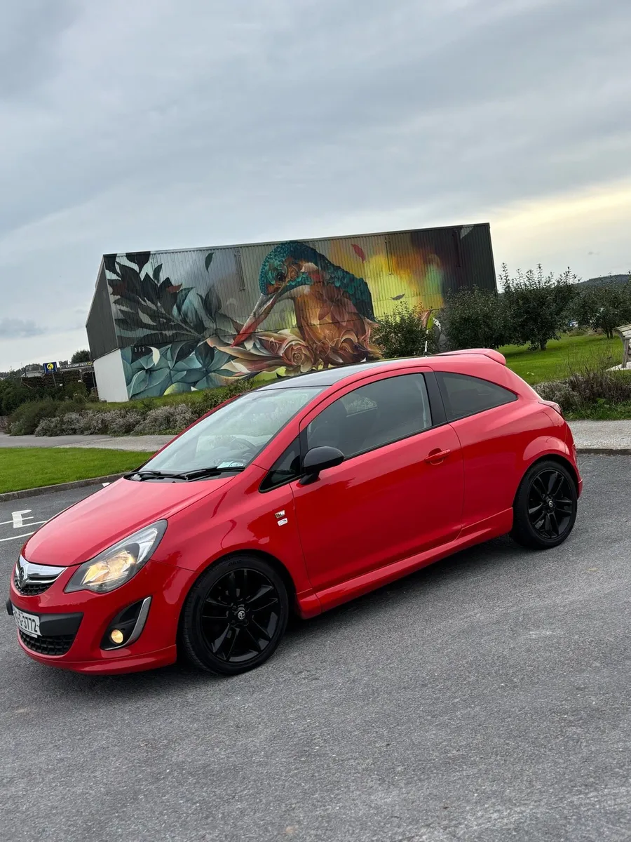 142 Corsa limited edition mint / new nct 12 months - Image 1