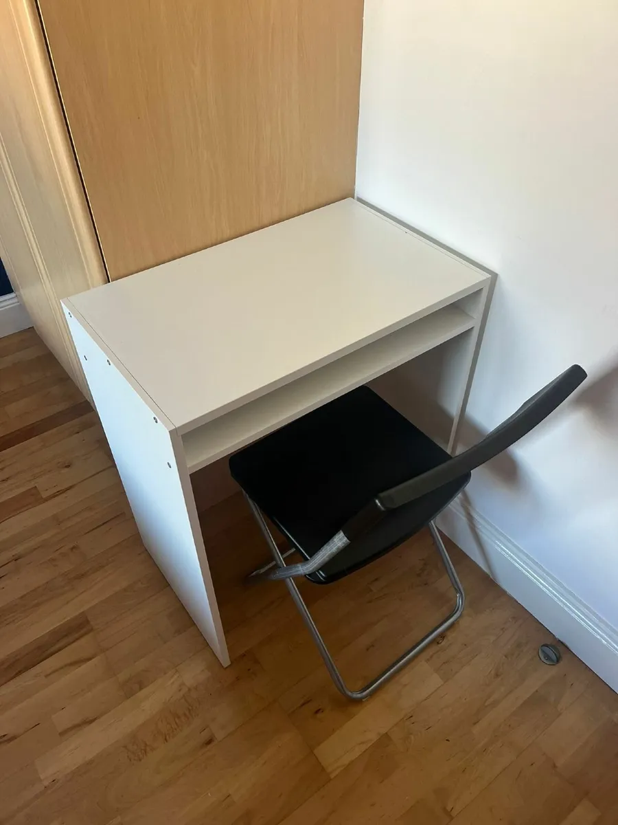 Desk and fold up chair - Image 1