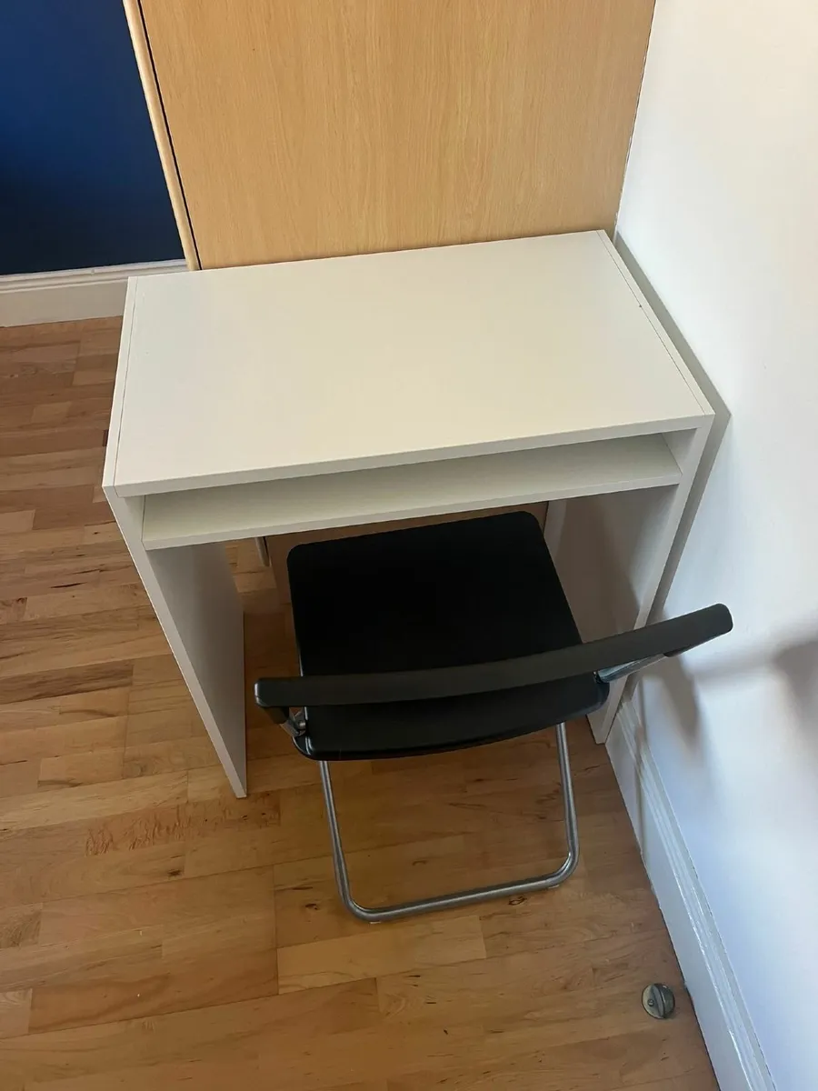 Desk and fold up chair - Image 2