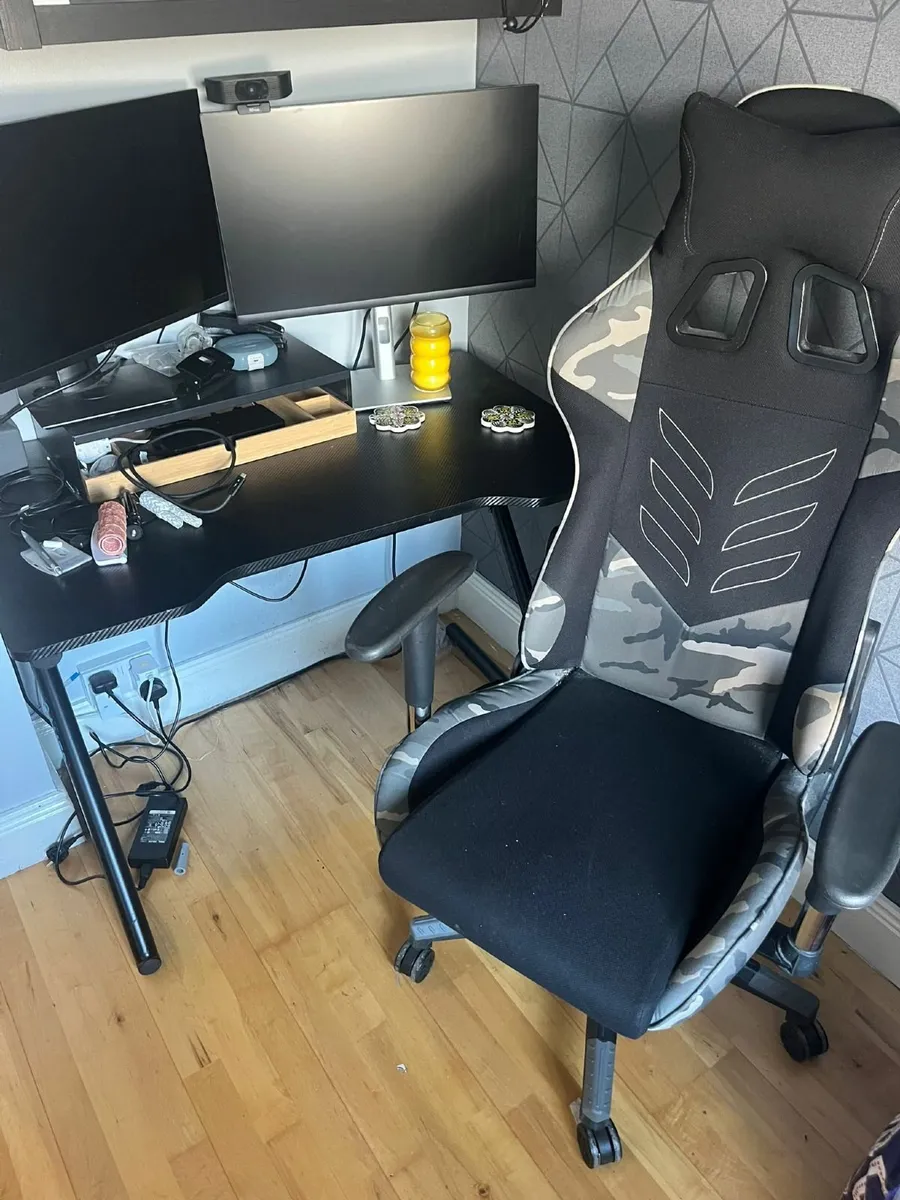Office desk and chair - Image 1