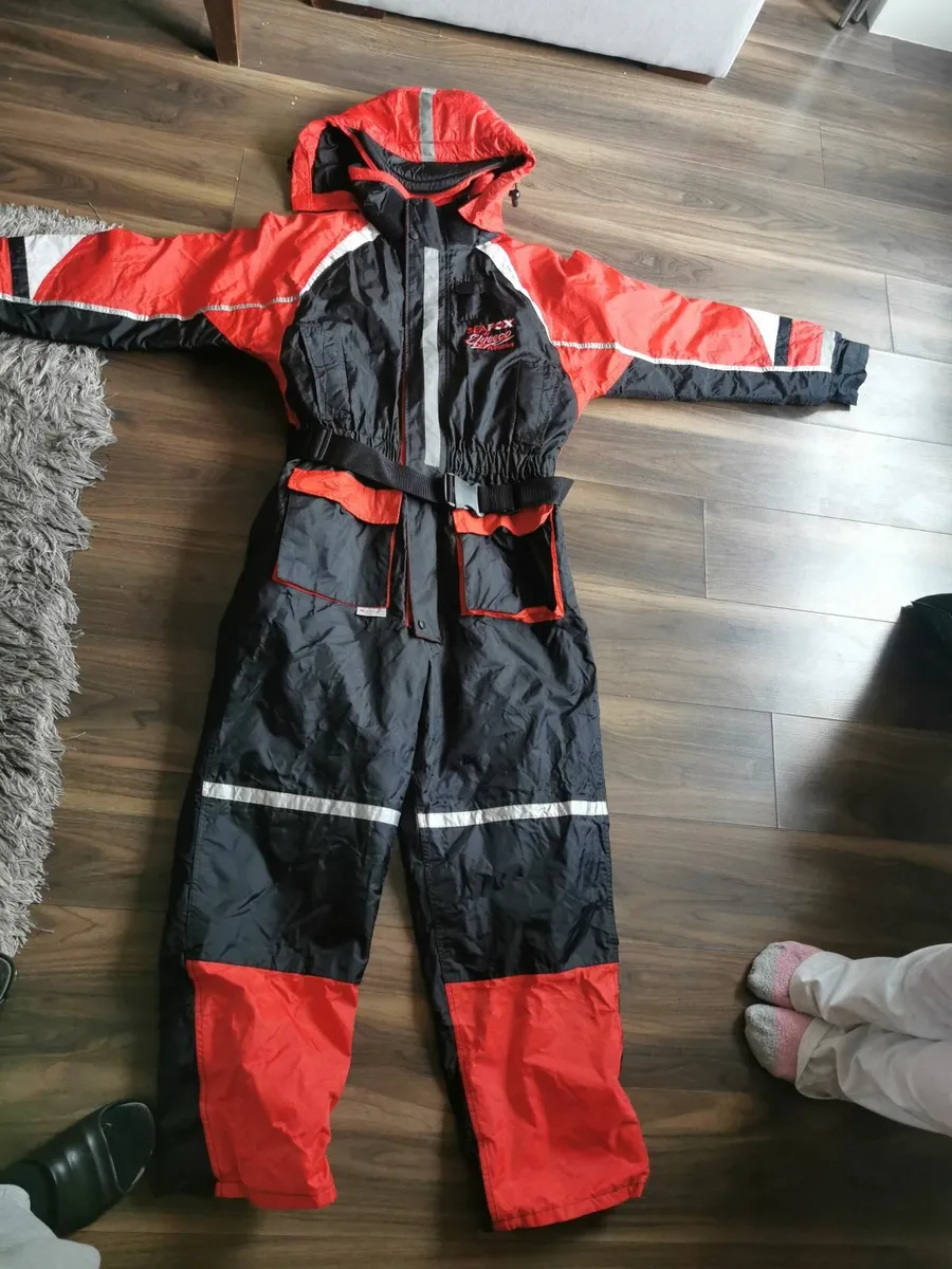 Fishing suit - Image 1