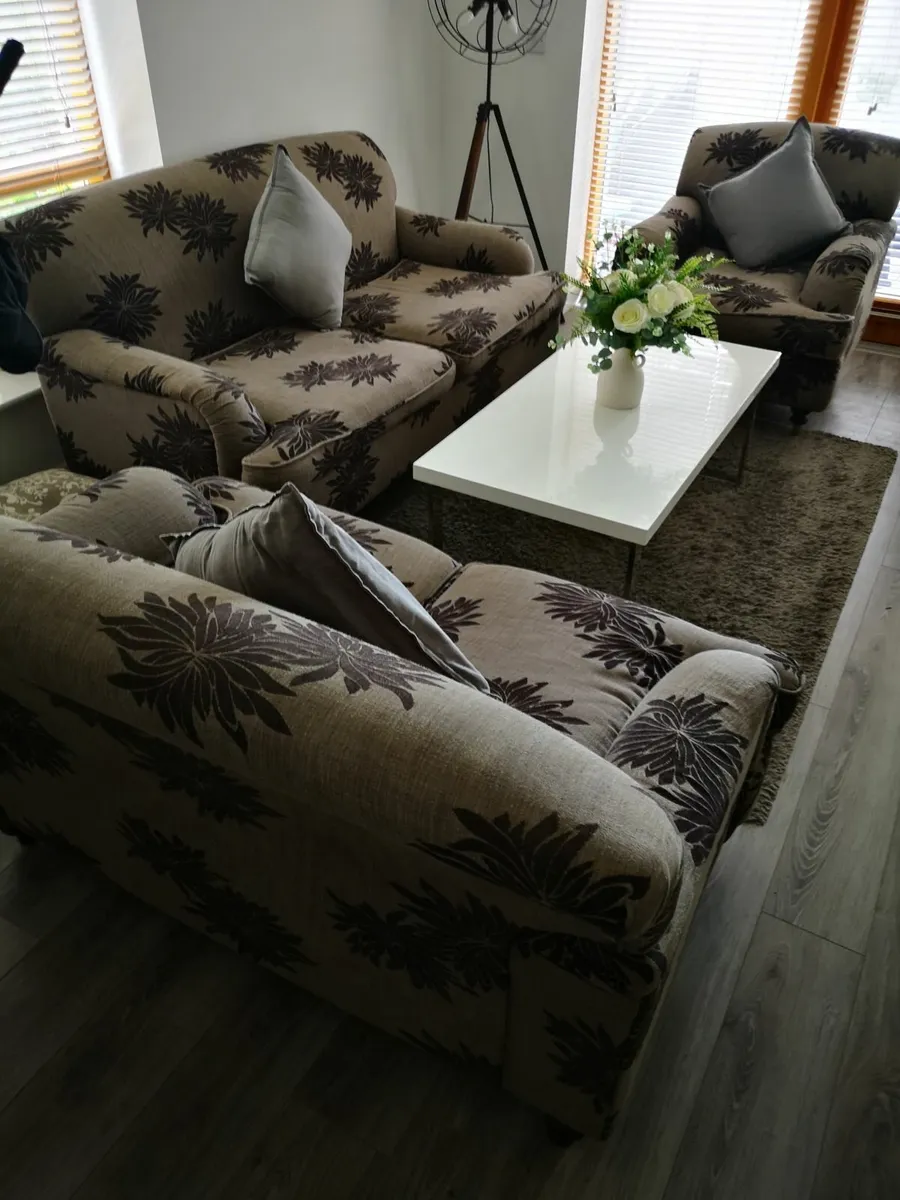 3 2 1 suite of furniture - Image 1