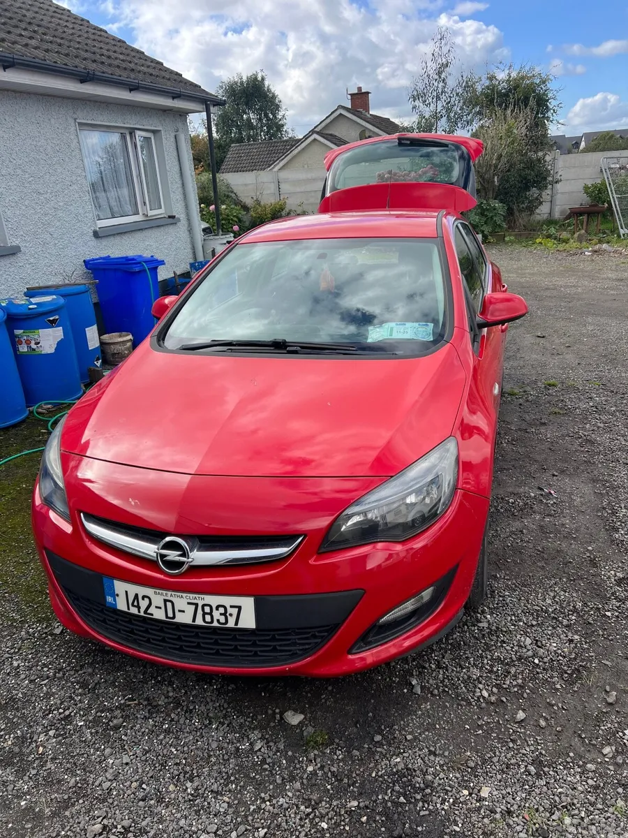 Opel Astra 2014 - Image 1