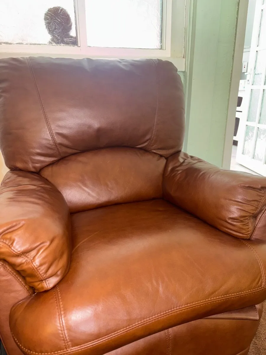3 seater leather sofa & 2 single seater recliners - Image 2
