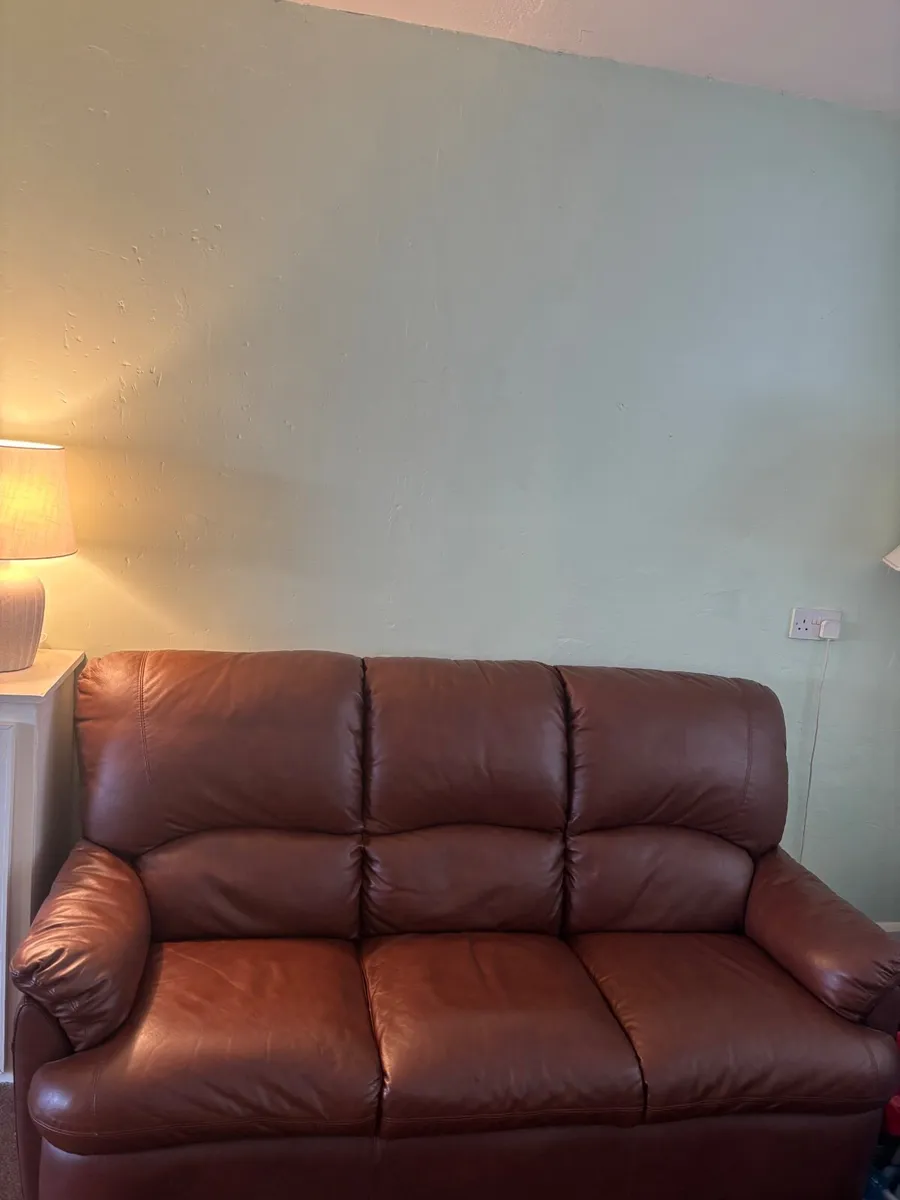 3 seater leather sofa & 2 single seater recliners - Image 1