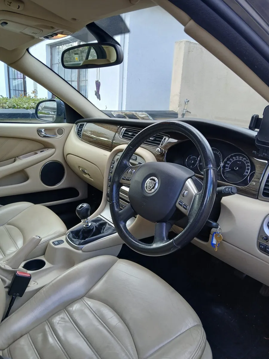 Jaguar X-Type Luxury 2.0 - Image 2