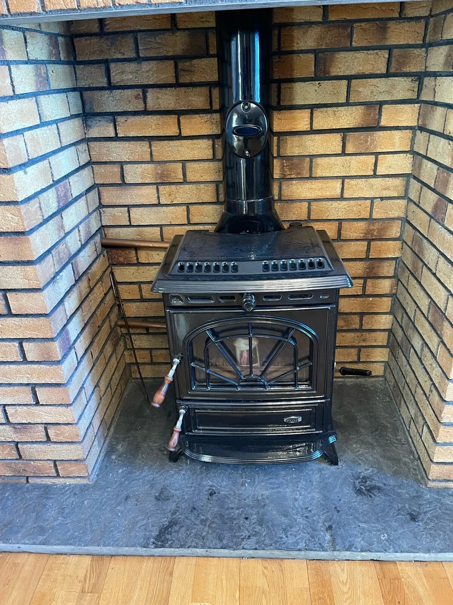 Stanley Solid Fuel Stove with back boiler - Image 1