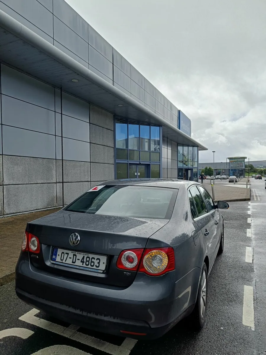 Automatic Volkswagen Jetta 2007 - Image 1