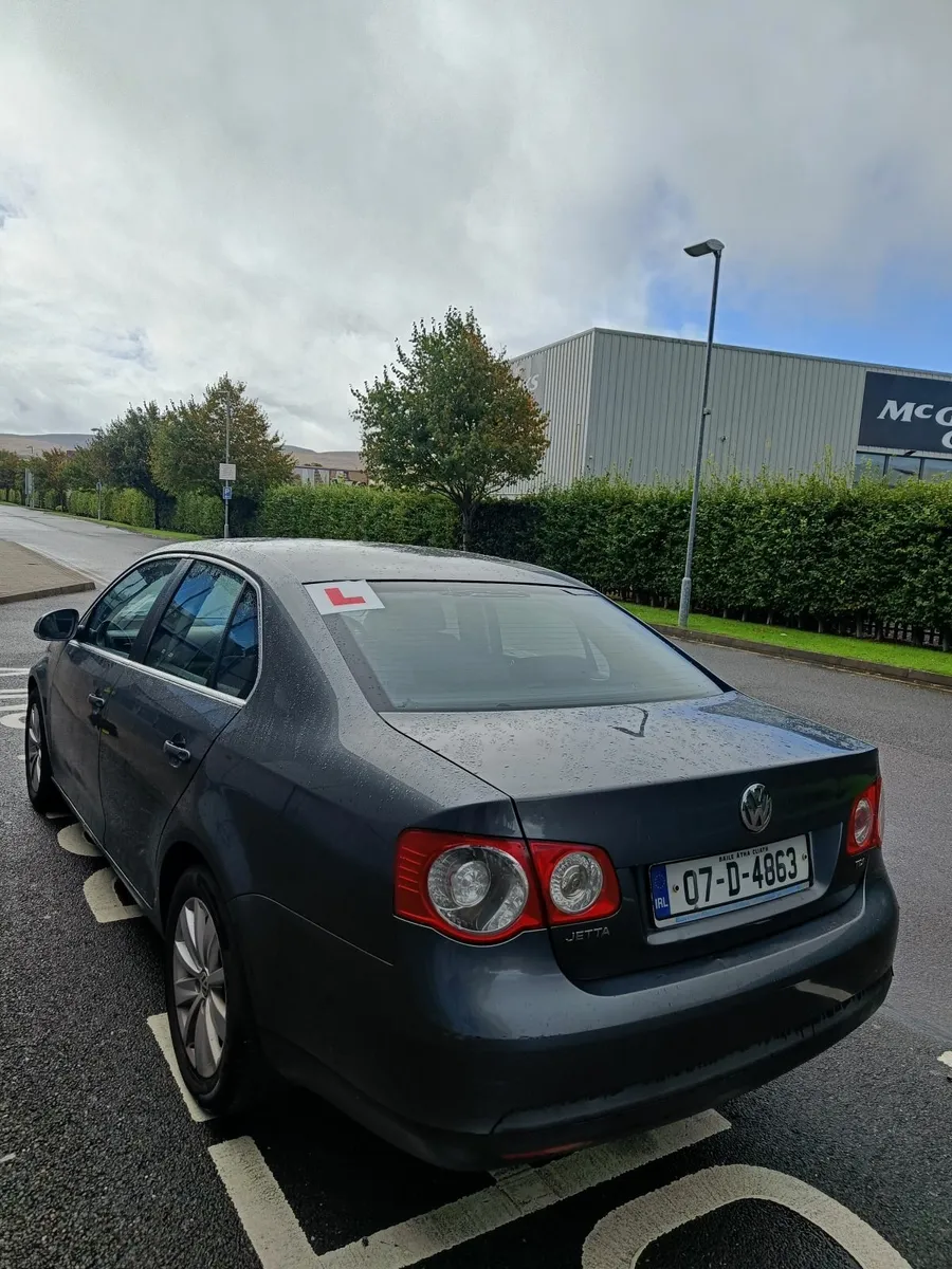 Automatic Volkswagen Jetta 2007 - Image 2