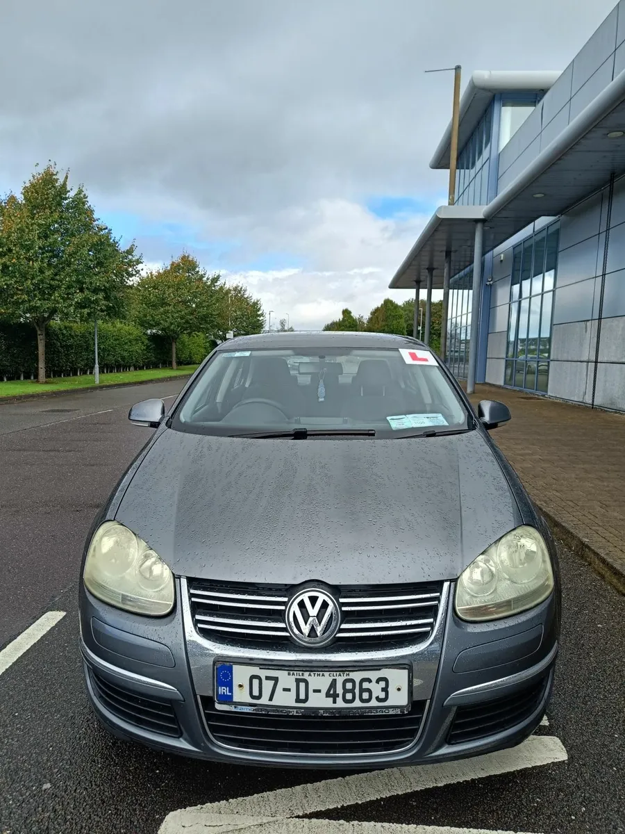 Automatic Volkswagen Jetta 2007 - Image 4