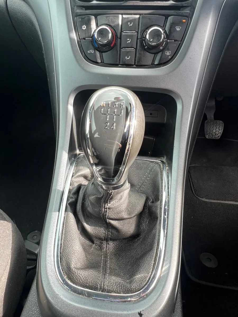 Opel Astra 2014 - Image 3