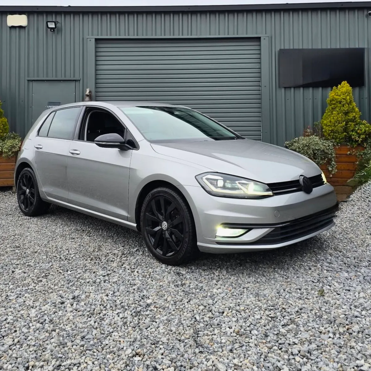 VOLKSWAGEN GOLF  2017(2)TSI HIGHLINE MK7.5 - Image 2