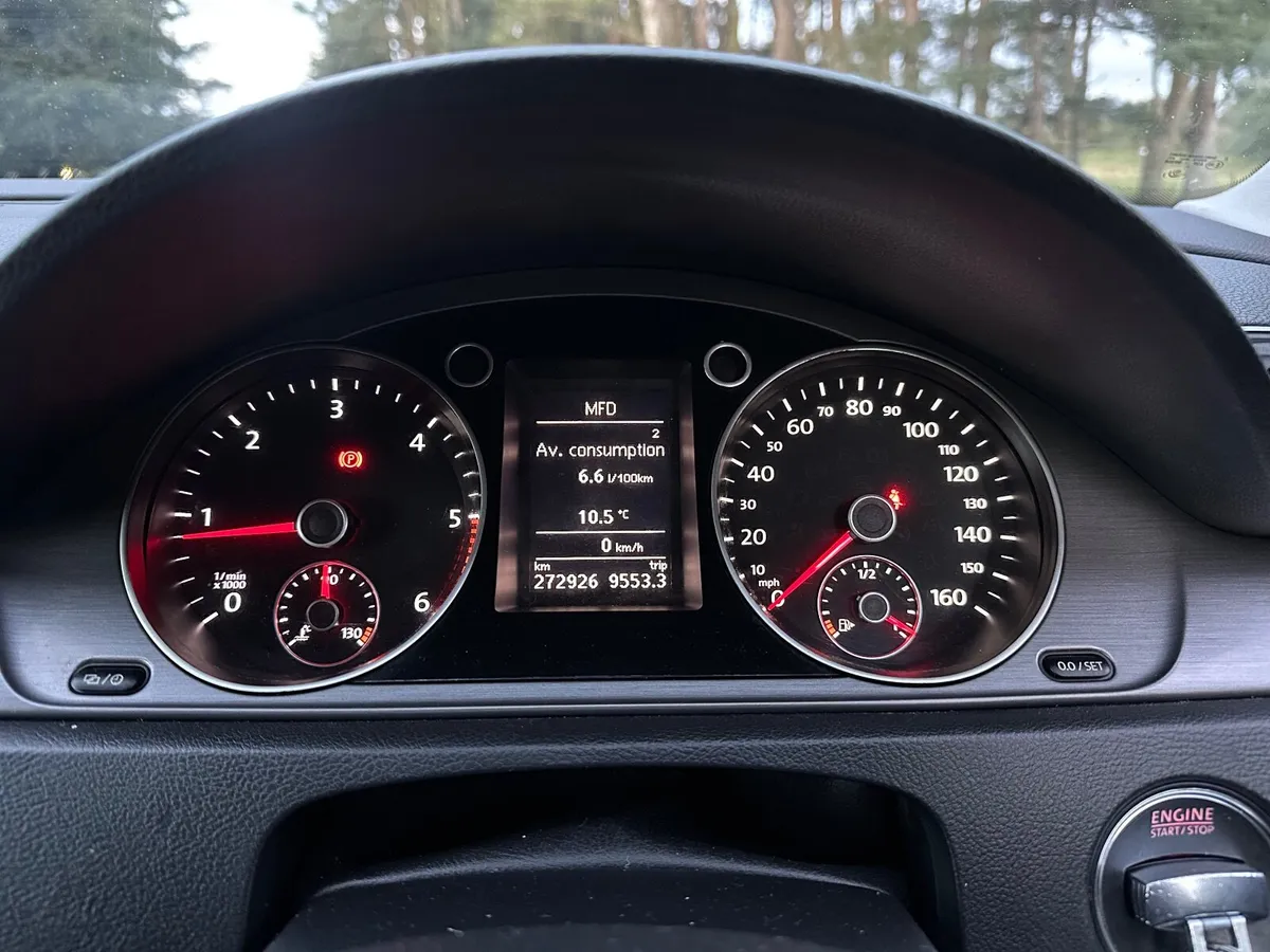 Volkswagen Passat 2012 - Image 3