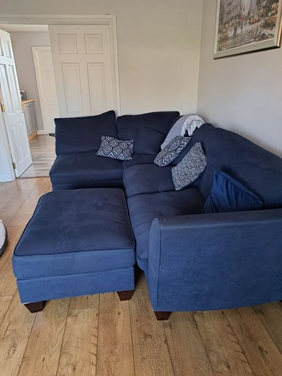 Navy Corner couch with foot rest - Image 1