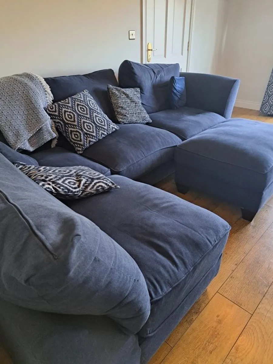 Navy Corner couch with foot rest - Image 3