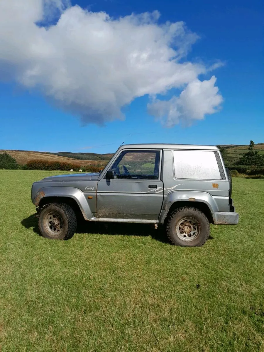 1993 daihatsu fourtrak - Image 1