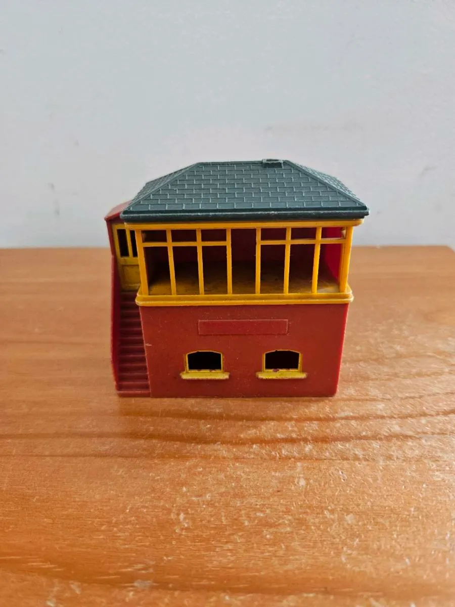 Hornby Triang OO Gauge Signal Box - Image 1