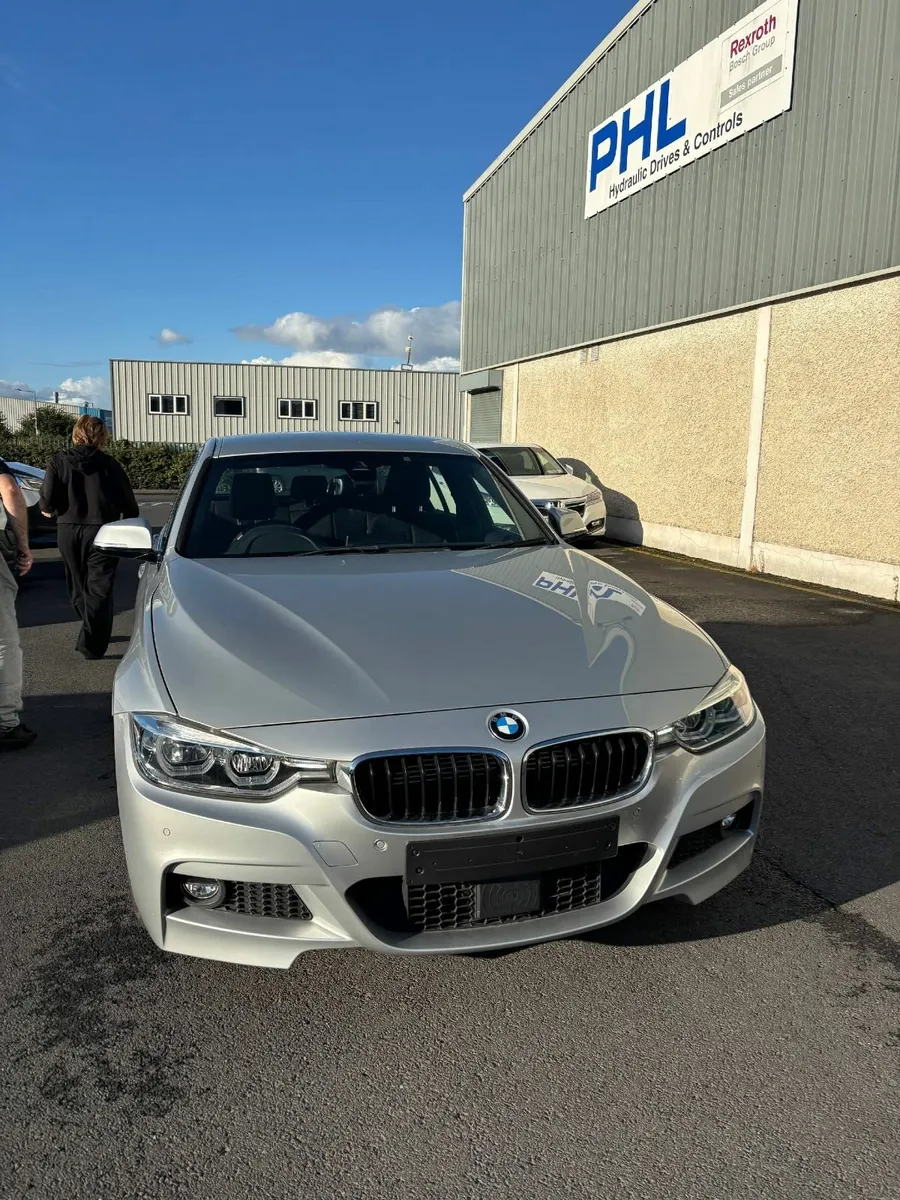 BMW 3-Series 2018 - Image 1