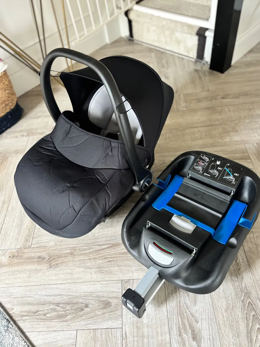 Noordi Fjordi car seat travel system (Isofix inc) - Image 1