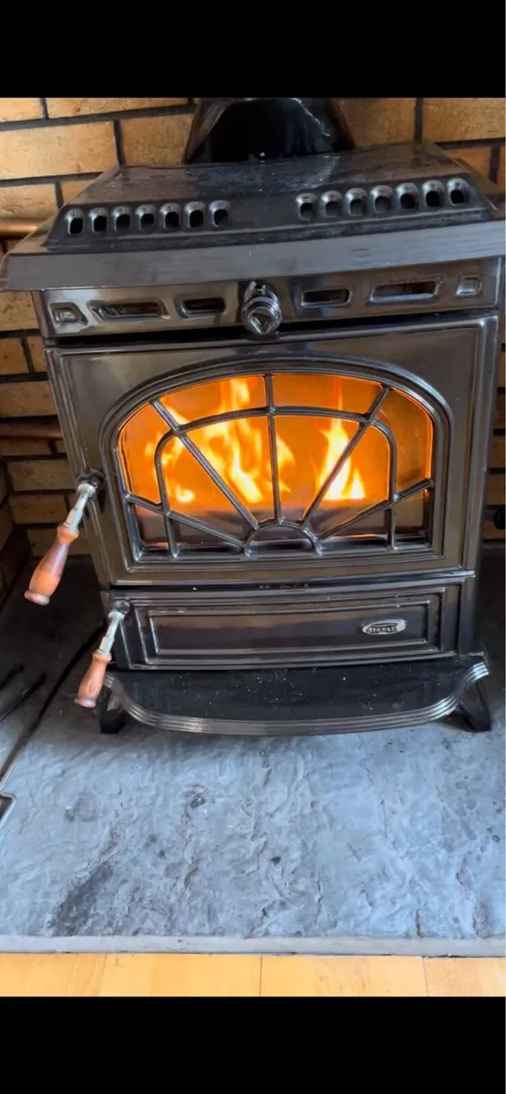 Stanley Solid Fuel Stove with back boiler - Image 2