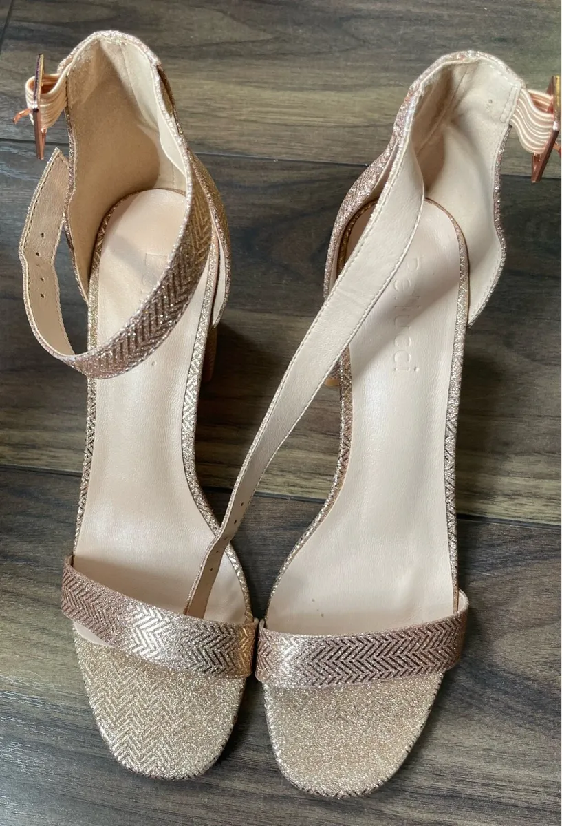 Ladies sandles - Image 1